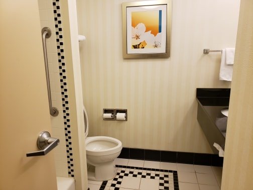 Fairfield Inn & Suites Wytheville-浴室