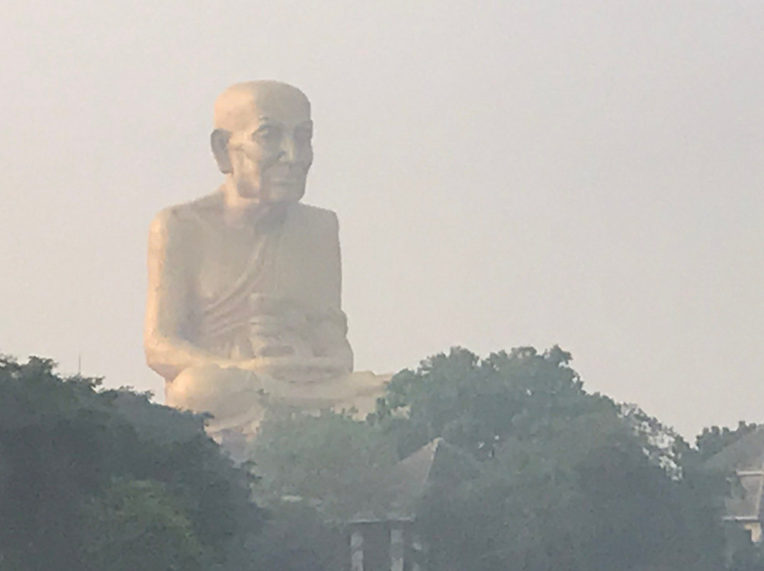 Talad Luang Pu Thuat-玛哈叻必去景点
