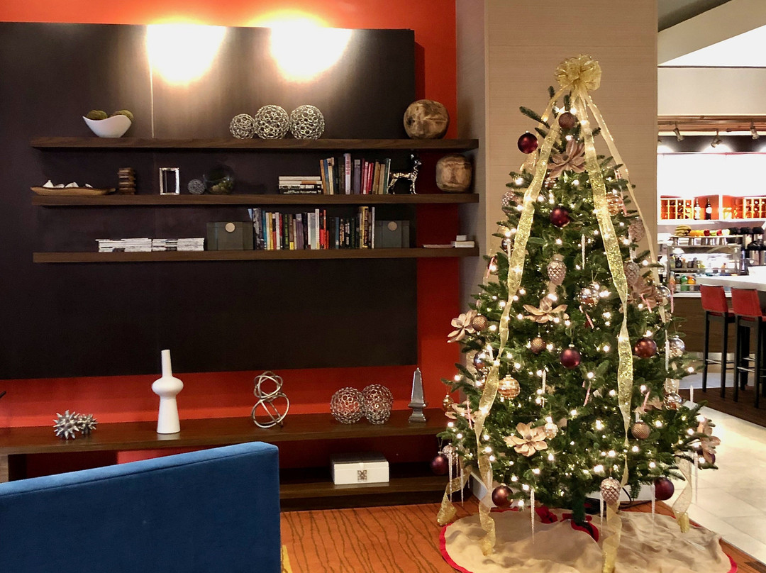 Courtyard by Marriott Westbury Long Island主图