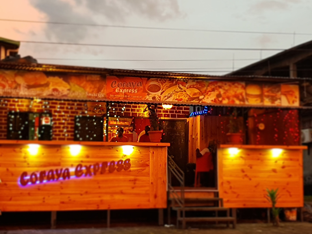 莫洛尼餐馆和美食-Coraya Express