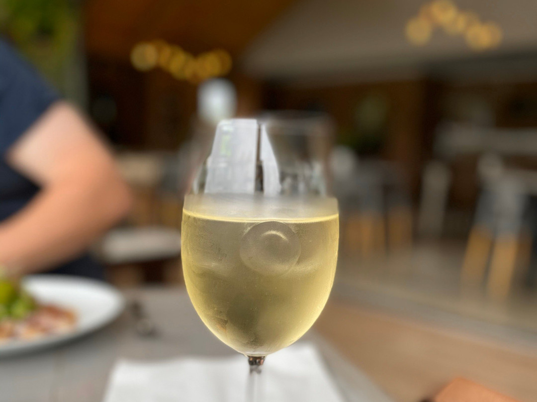 Lodestone Wine and Olives景点图片