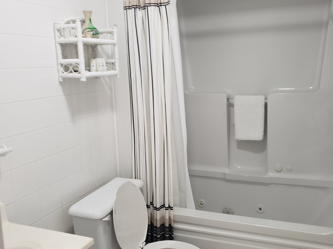 The Worn Doorstep主图