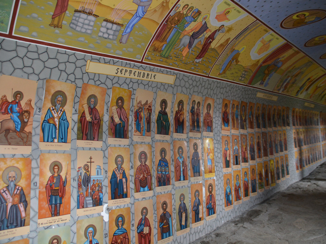 Hunedoara County旅游景点-Tunelul Celor 365 De Sfinti