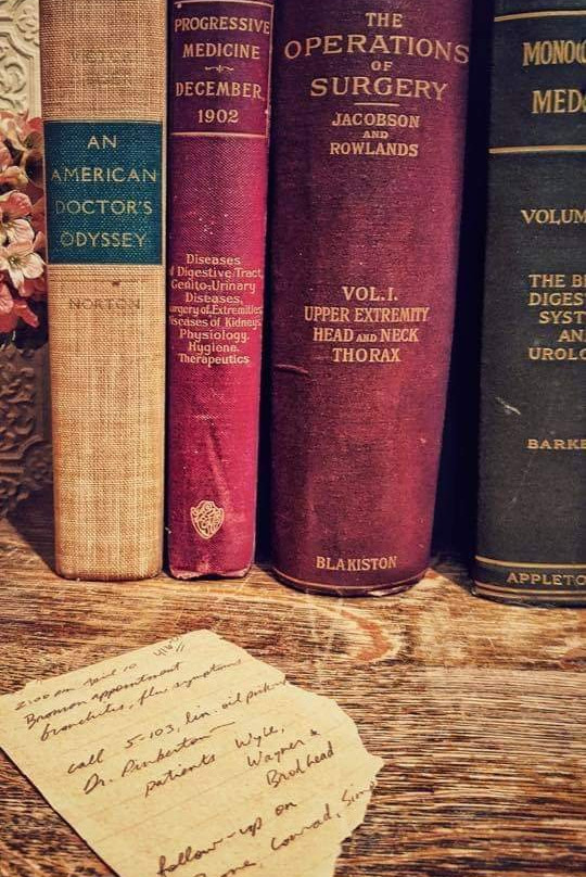 Iron Amethyst Inn & The 2one Speakeasy主图