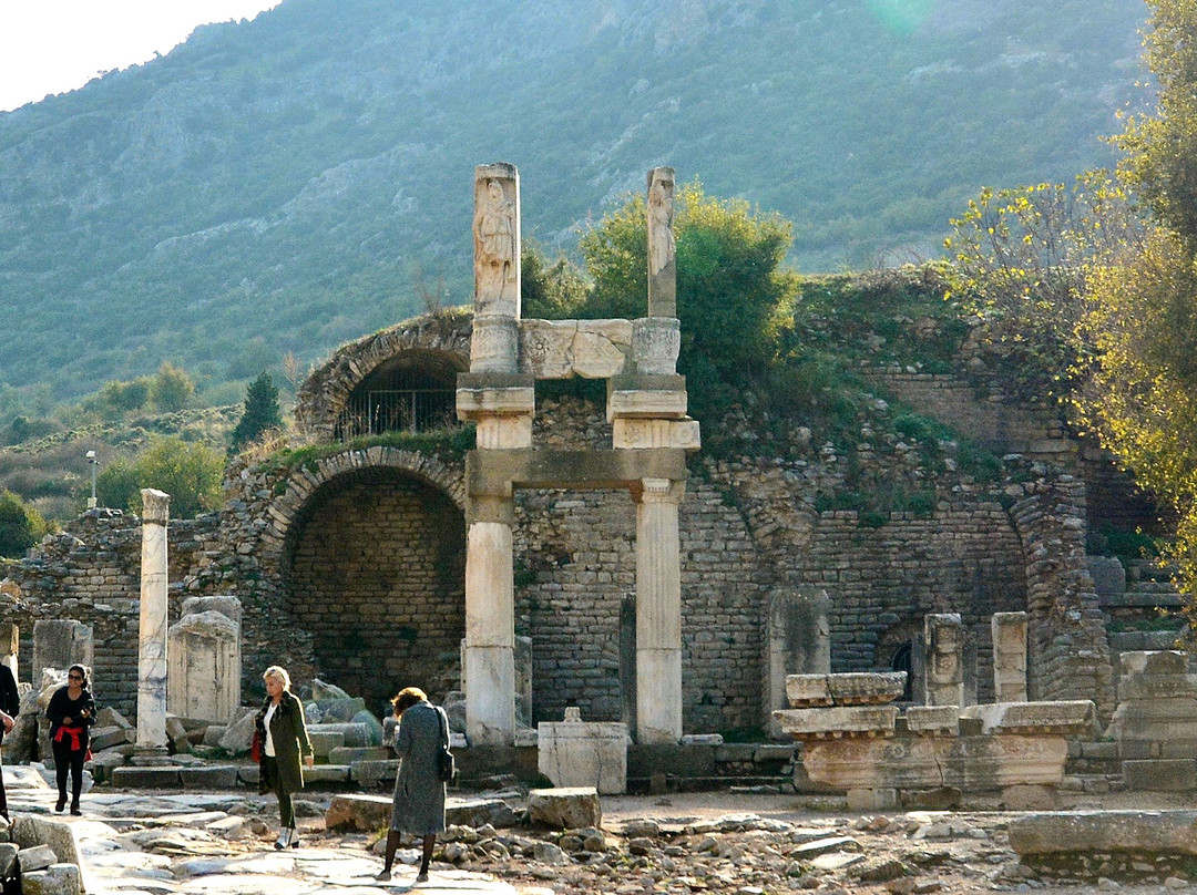 Temple of Domitian景点图片