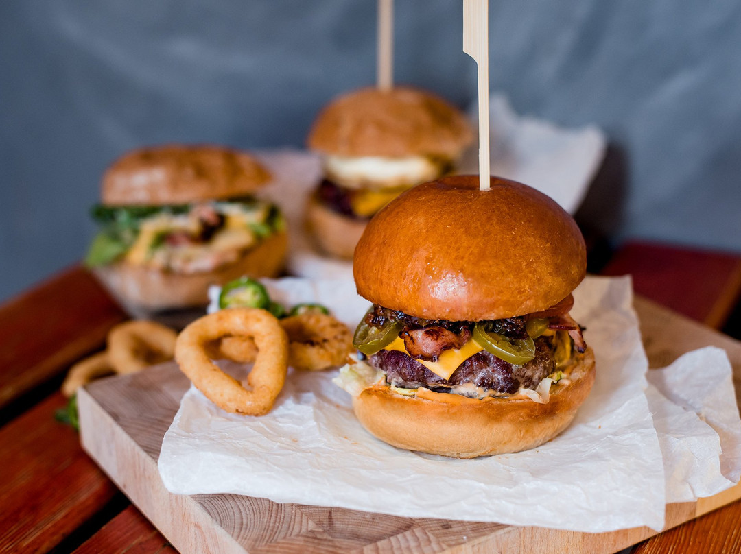 Hamr na Jezere餐馆和美食-Billiard Burger