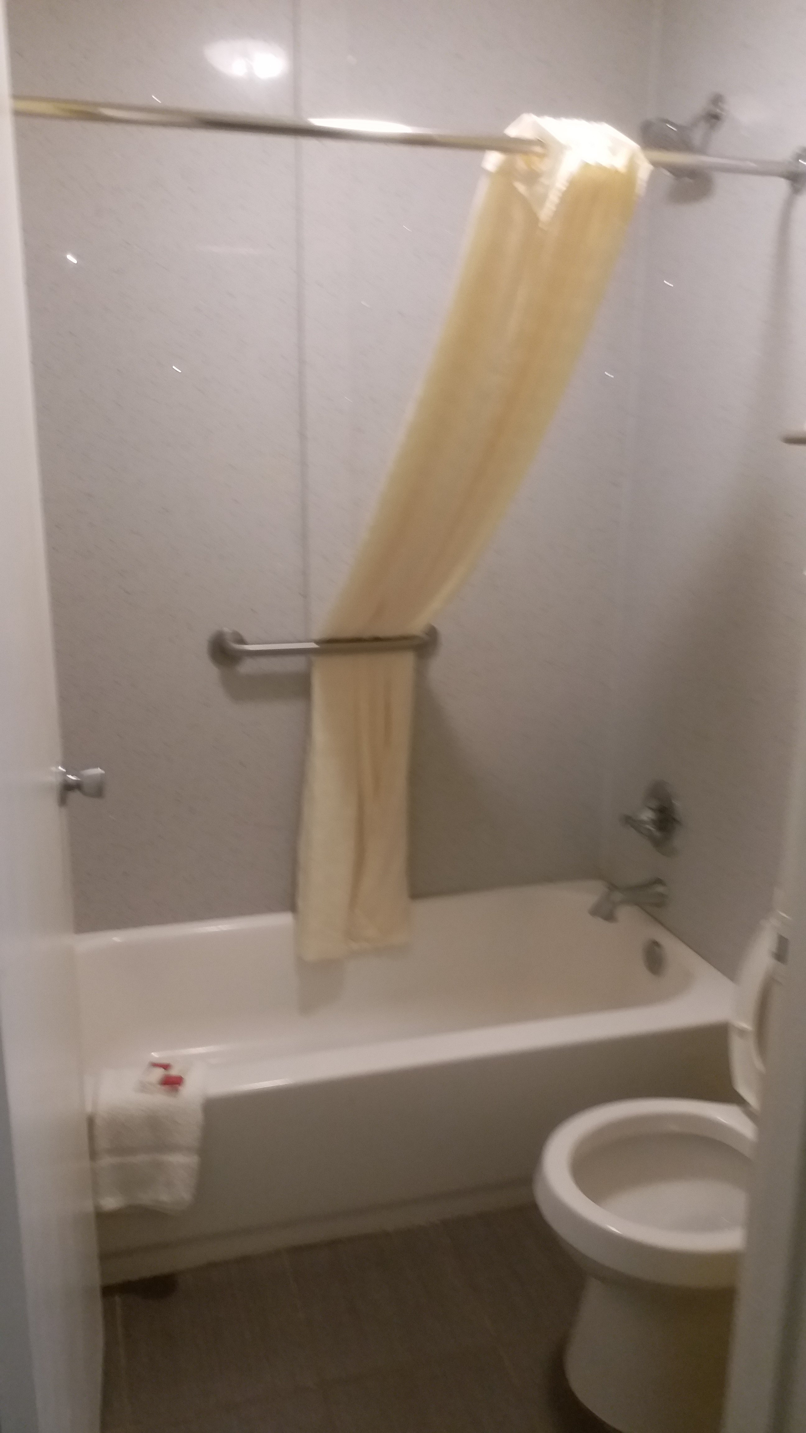 Days Inn by Wyndham Madison-浴室