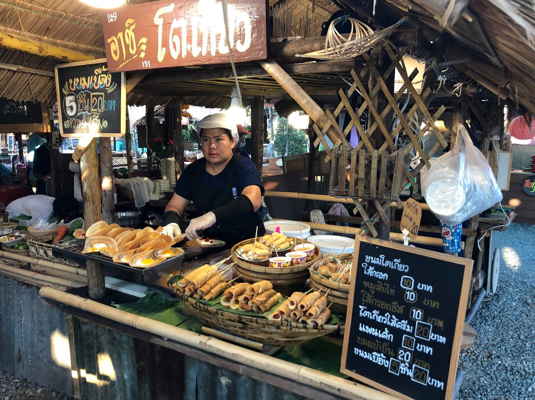 Khlong Khang Pier Market景点图片