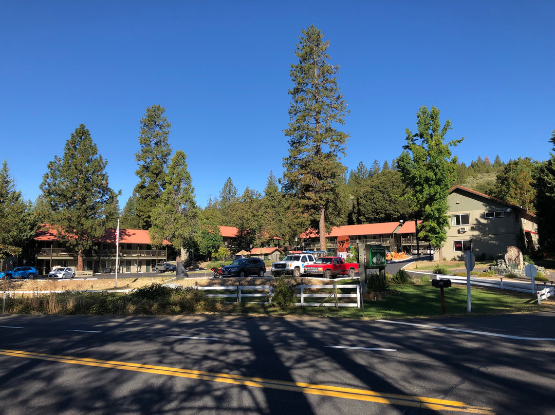 约塞米蒂西门旅馆主图