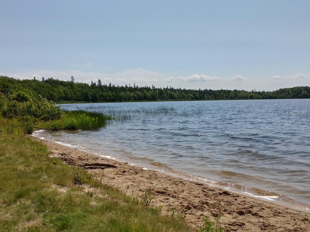 Boularderie旅游景点-Dalem Lake Provincial Park