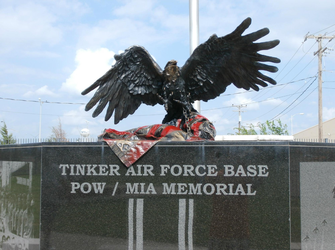 Choctaw旅游景点-Charles B. Hall Airpark