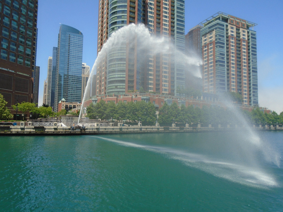 Centennial Fountain And Water Arc景点图片