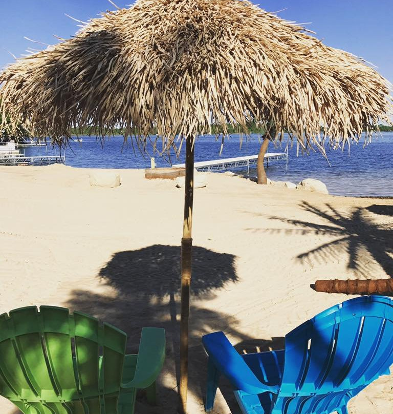 Tiki Beach Resort on Kettle Moriane Lake景点图片