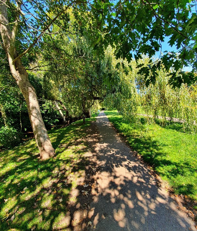 The Byes Riverside Park景点图片