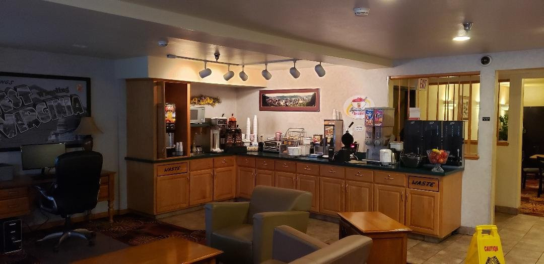 Super 8 by Wyndham Wheeling主图