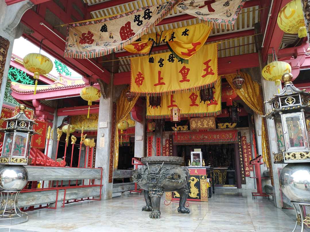 Put Cho Shrine-Talat Nuea必去景点
