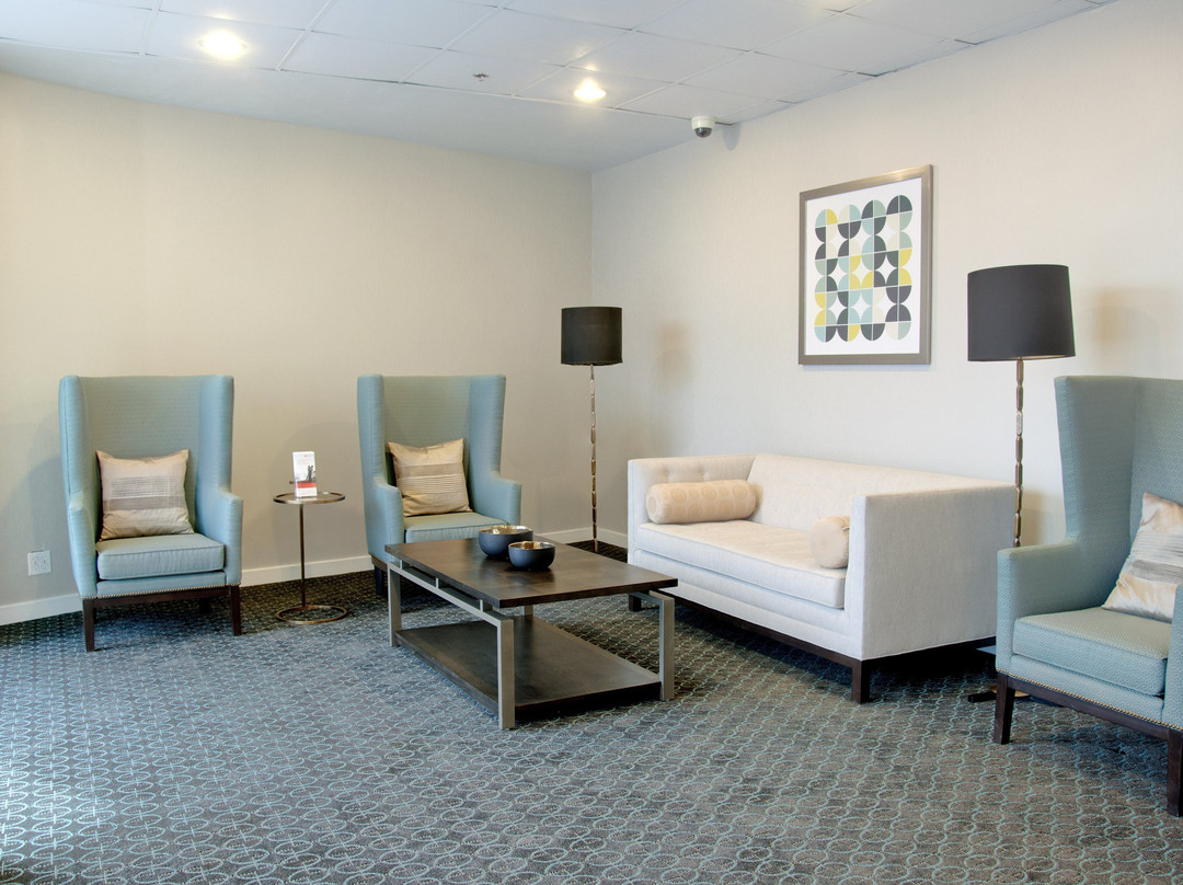 维克多维尔假日酒店主图