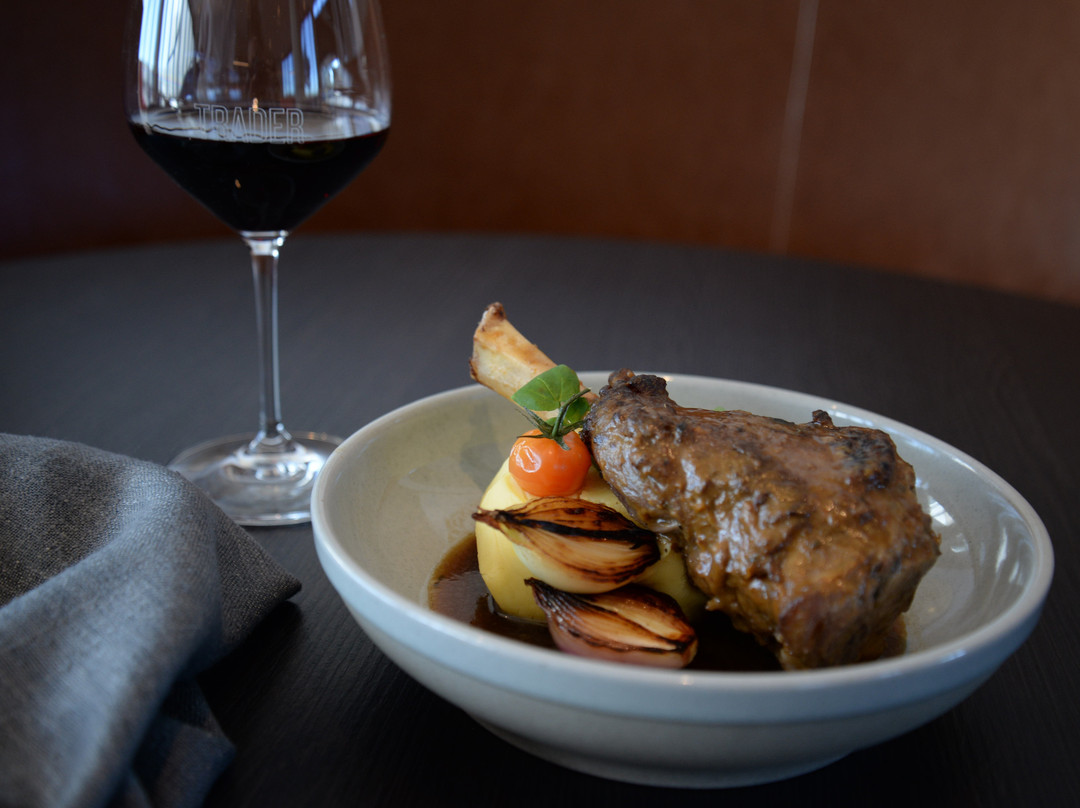 Trader Cafe, Restaurant and Bar