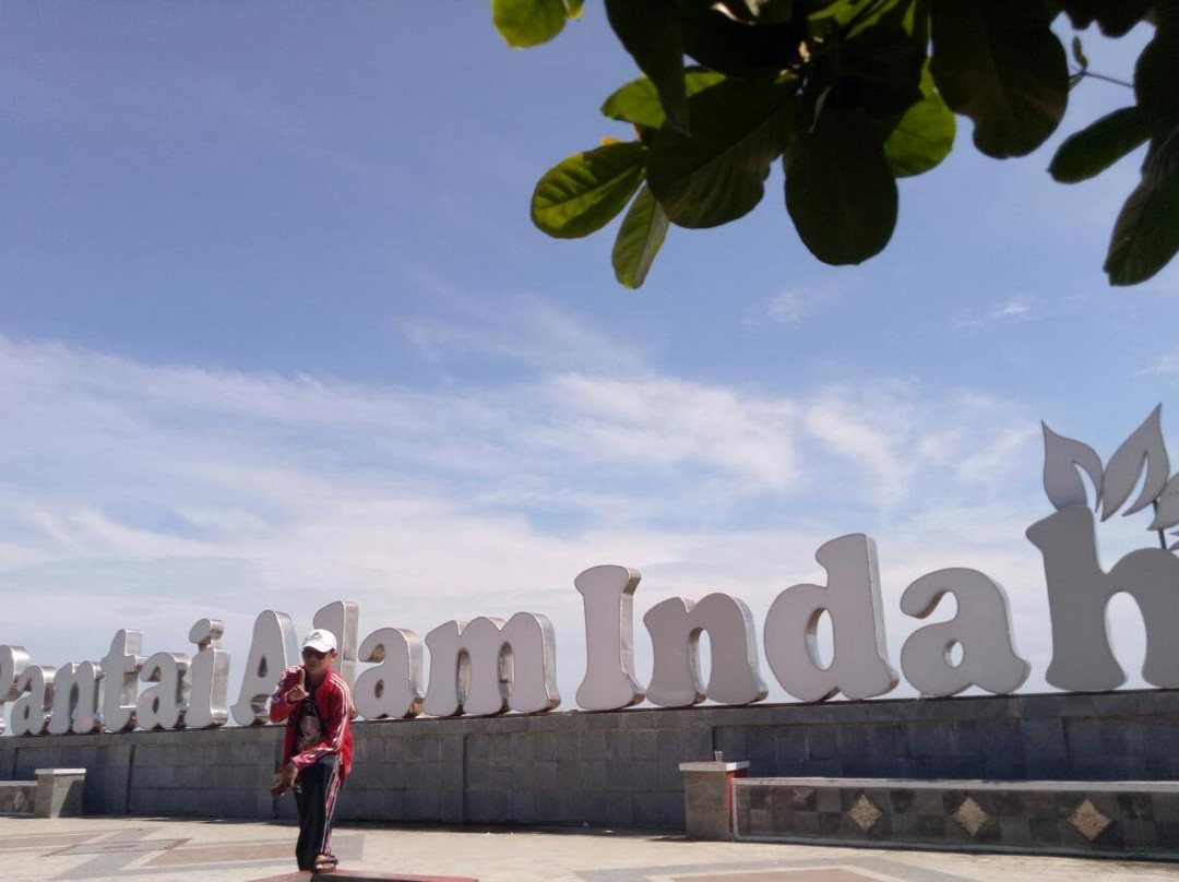Alam Indah Beach景点图片