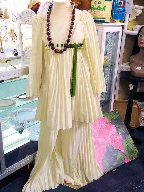 Daphne Antique Galleria景点图片