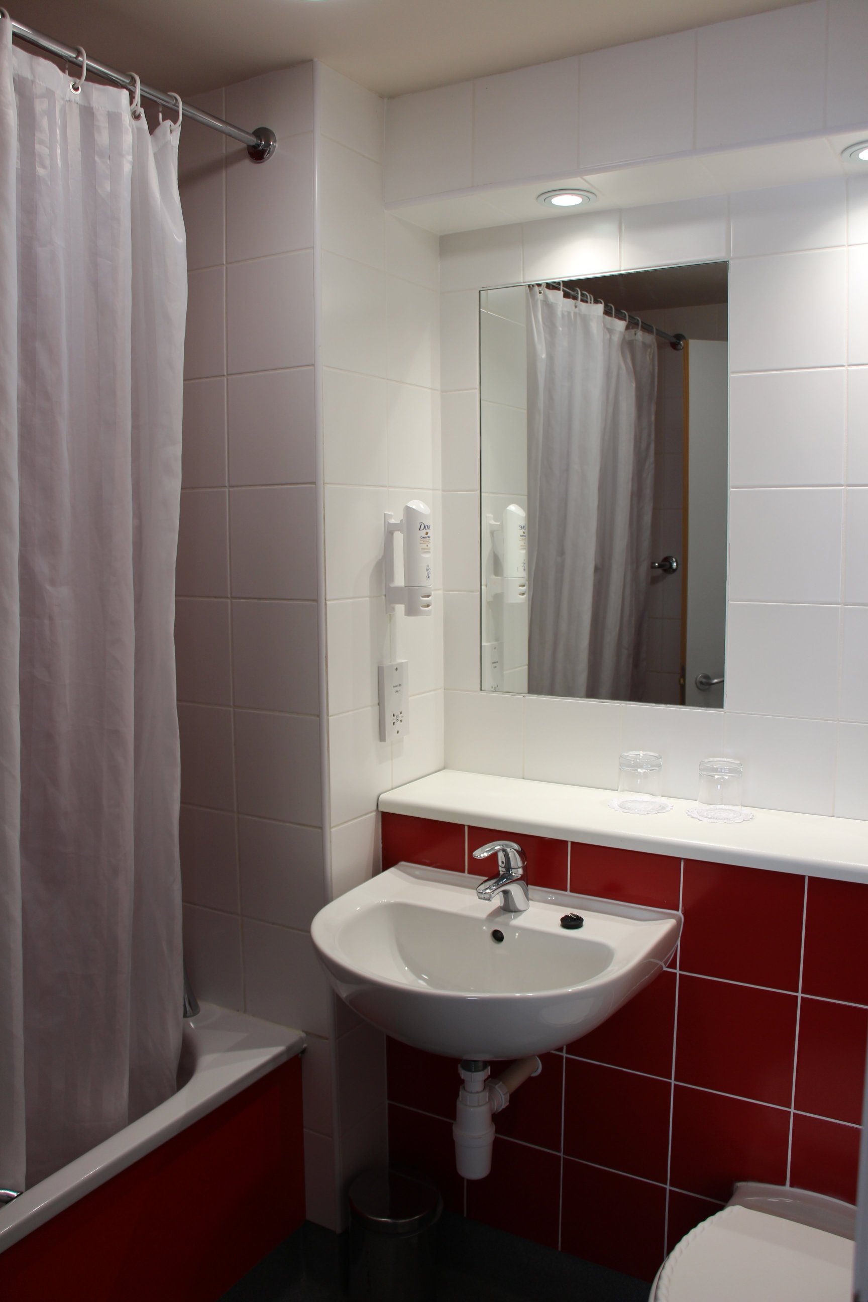 Travelodge Limerick-浴室