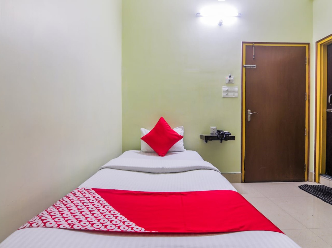 OYO 24270 Hotel Pine Yard主图