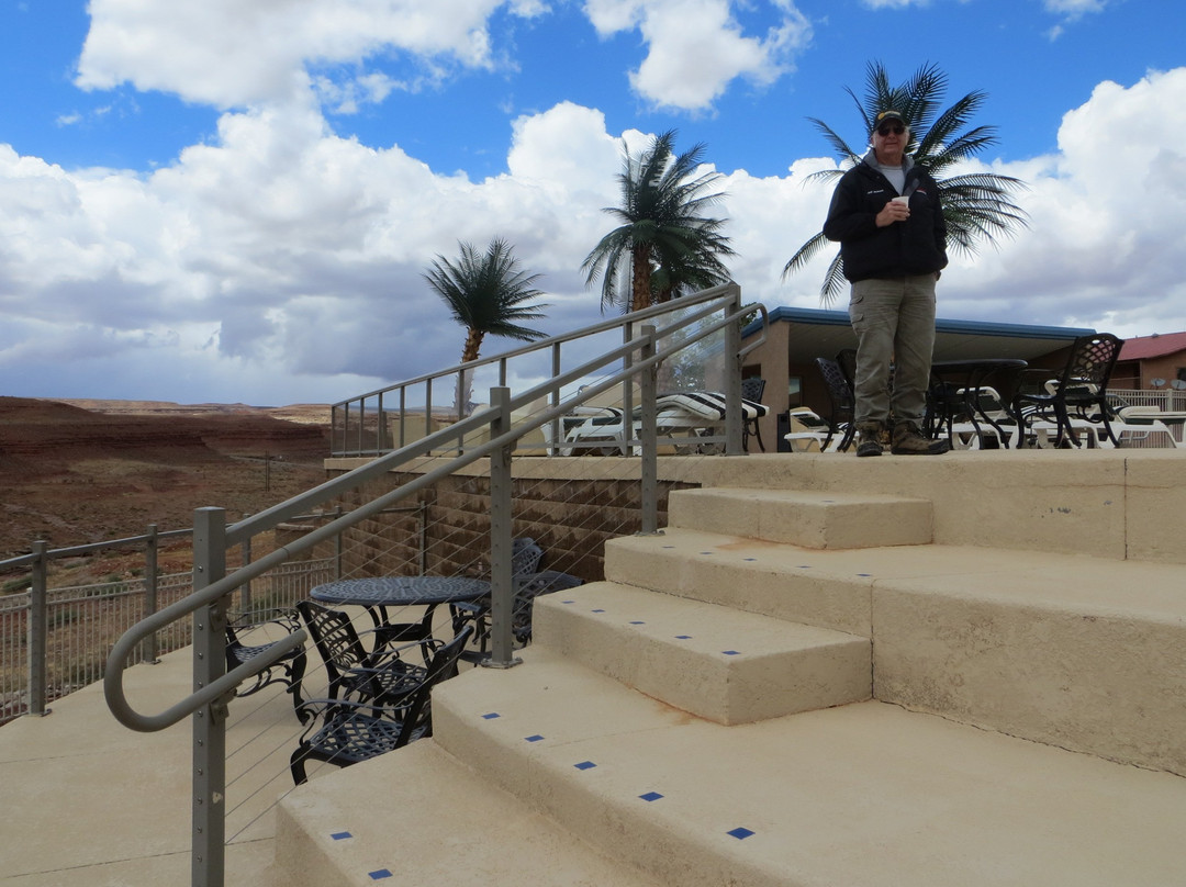 帽子岩酒店主图