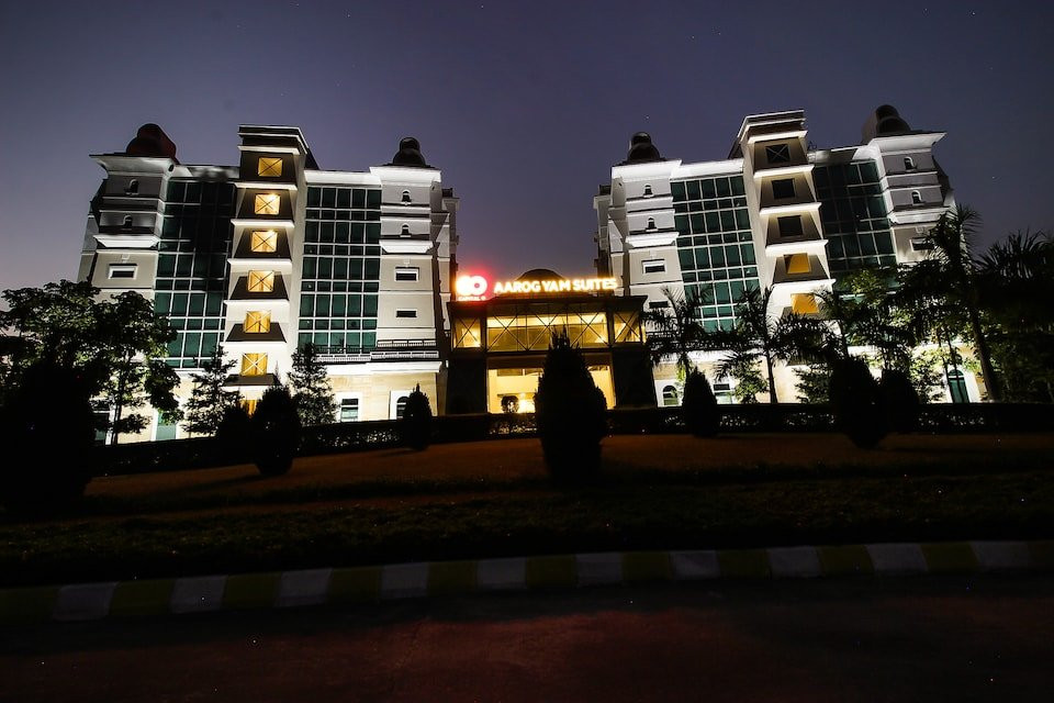 Capital O 13727 Hotel Aarogyam Suites主图