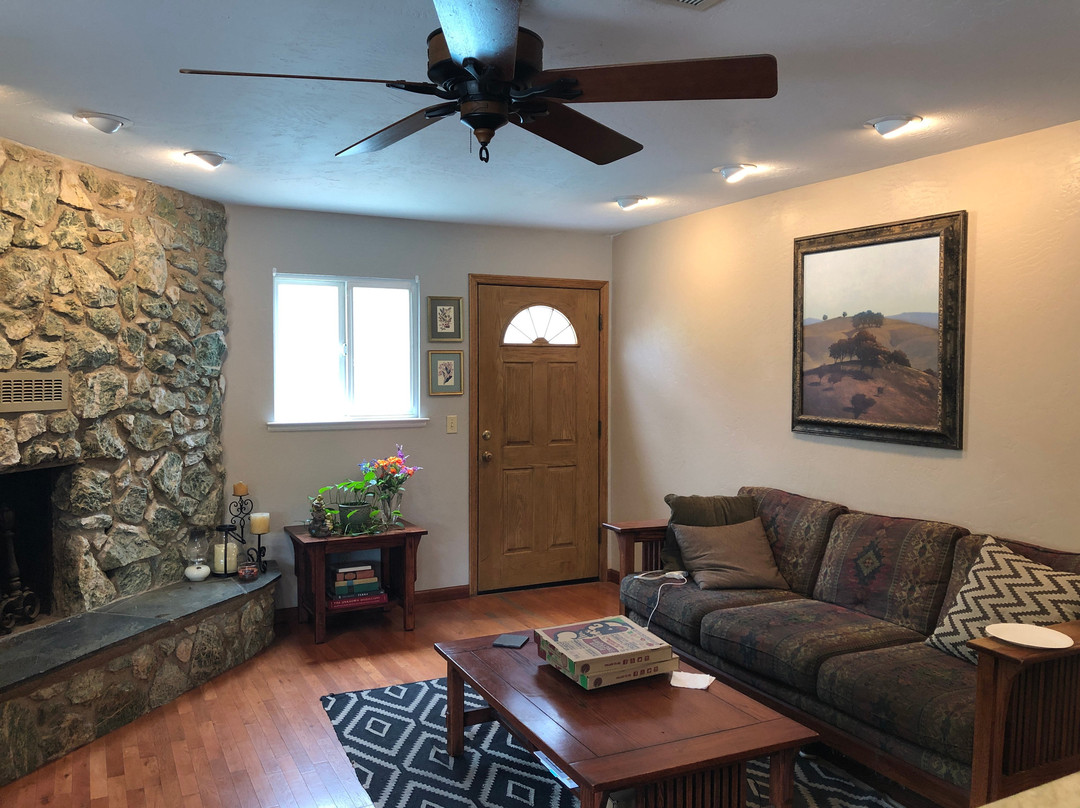 马里波萨旅馆主图