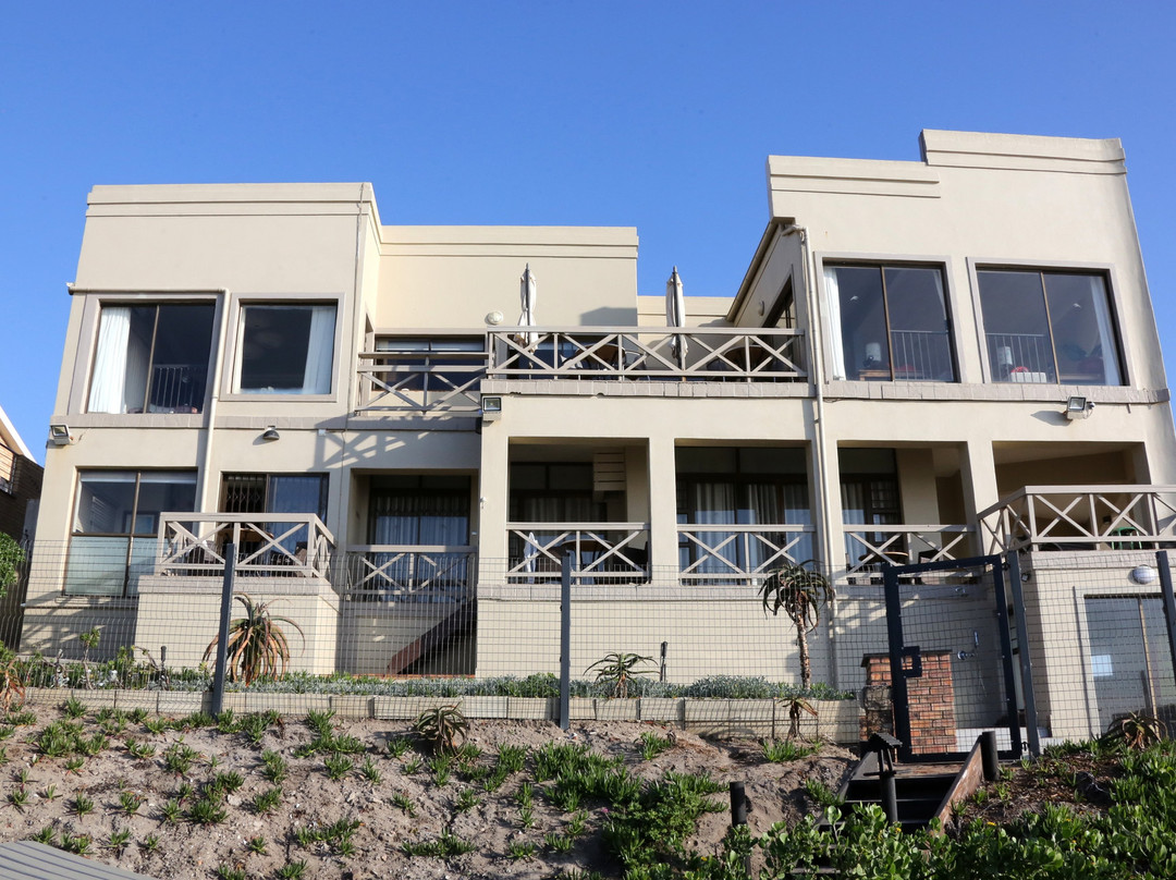 On the Beach Guesthouse & Suites主图