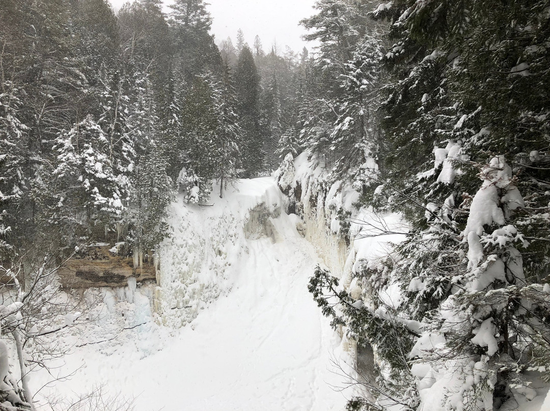 Munising Snowmobile Rentals-缪尼辛必去景点