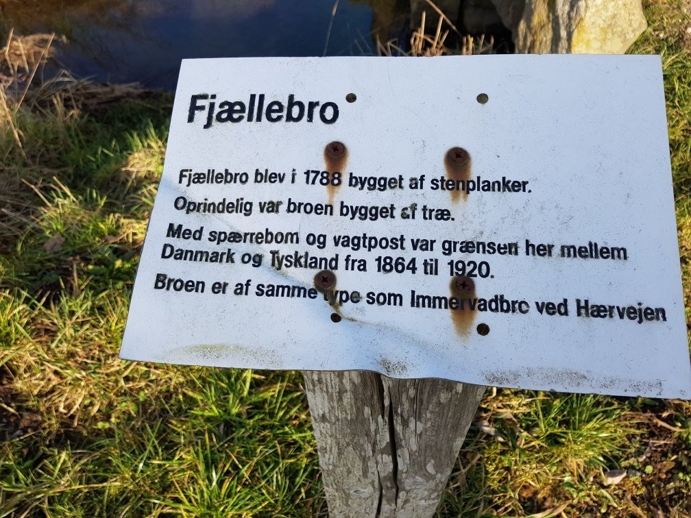 Fjaellebroen景点图片