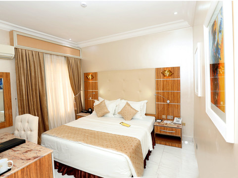 The Wells Carlton主图