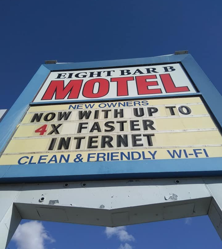 Eight Bar B Motel主图