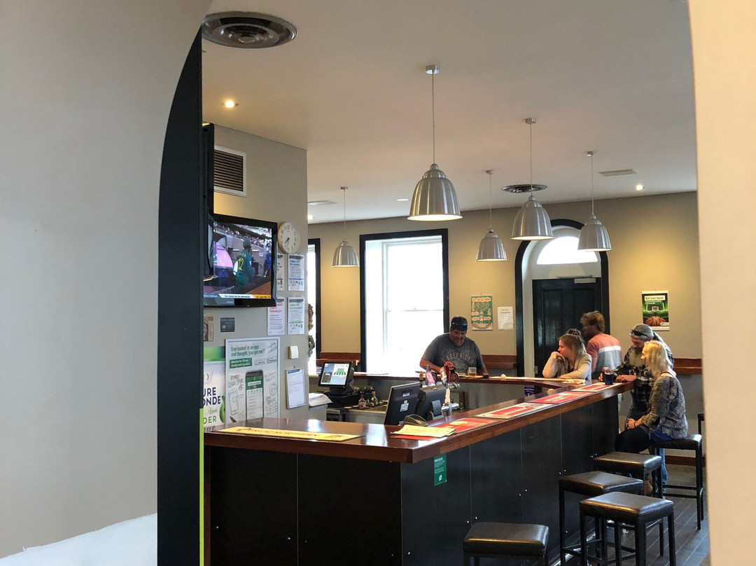 The Victoria Hotel主图