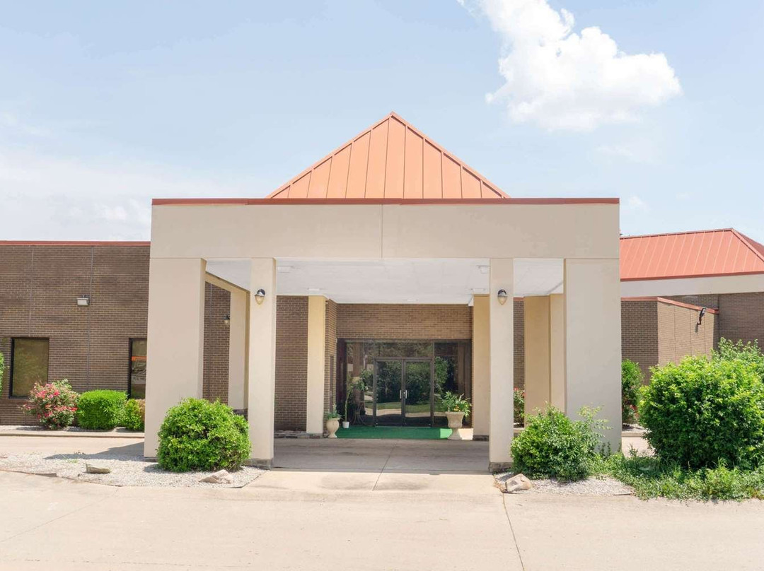 Super 8 by Wyndham Harrison OH主图