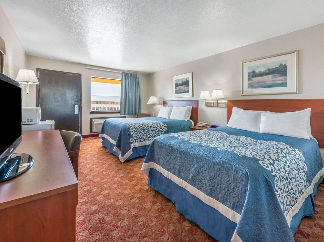 Days Inn by Wyndham Russell主图