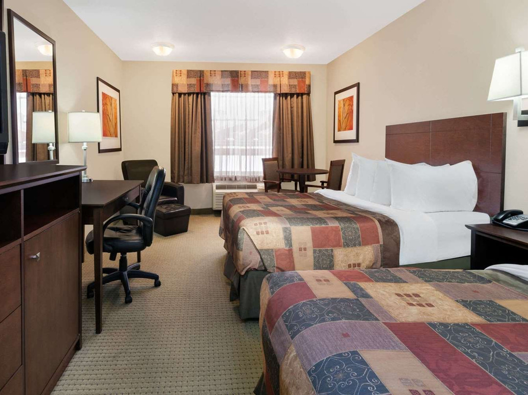 Ramada by Wyndham Weyburn主图