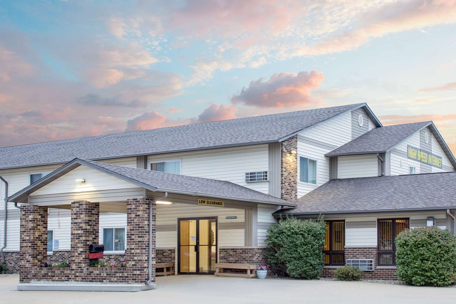 Super 8 by Wyndham Waverly-官方