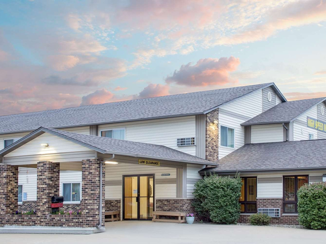 Super 8 by Wyndham Waverly主图