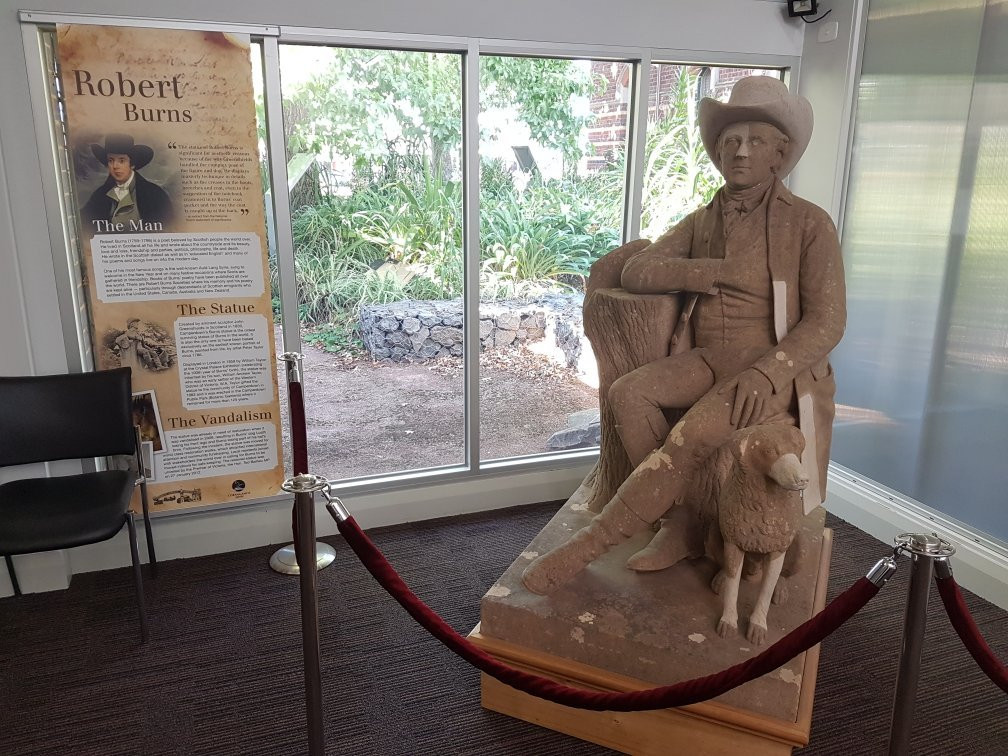 Robert Burns Statue-坎普尔顿必去景点