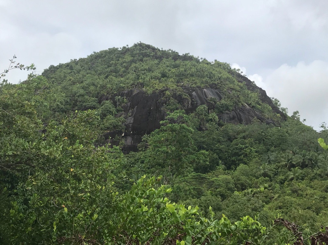 Grand Anse Waterfall景点图片