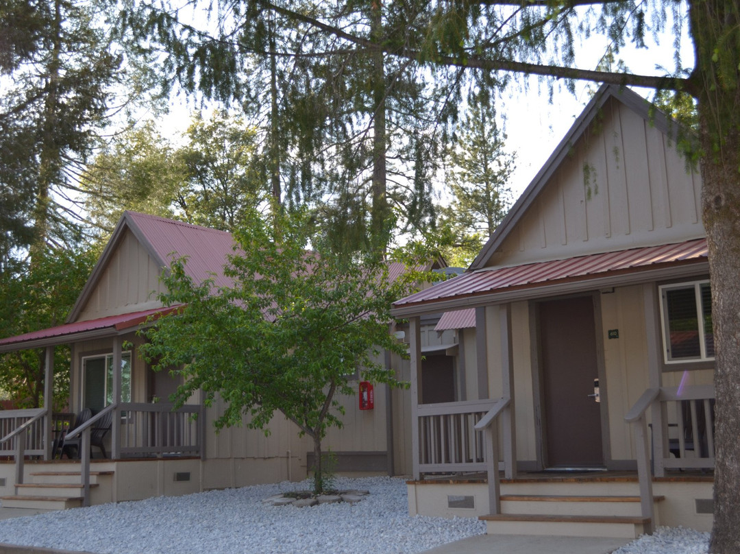 Buck Meadows Lodge主图