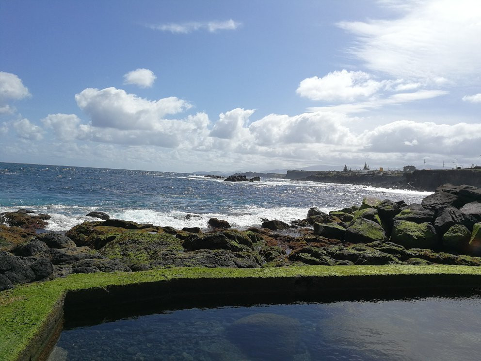 Fenais da Luz旅游景点-Piscinas Naturales en Capelas
