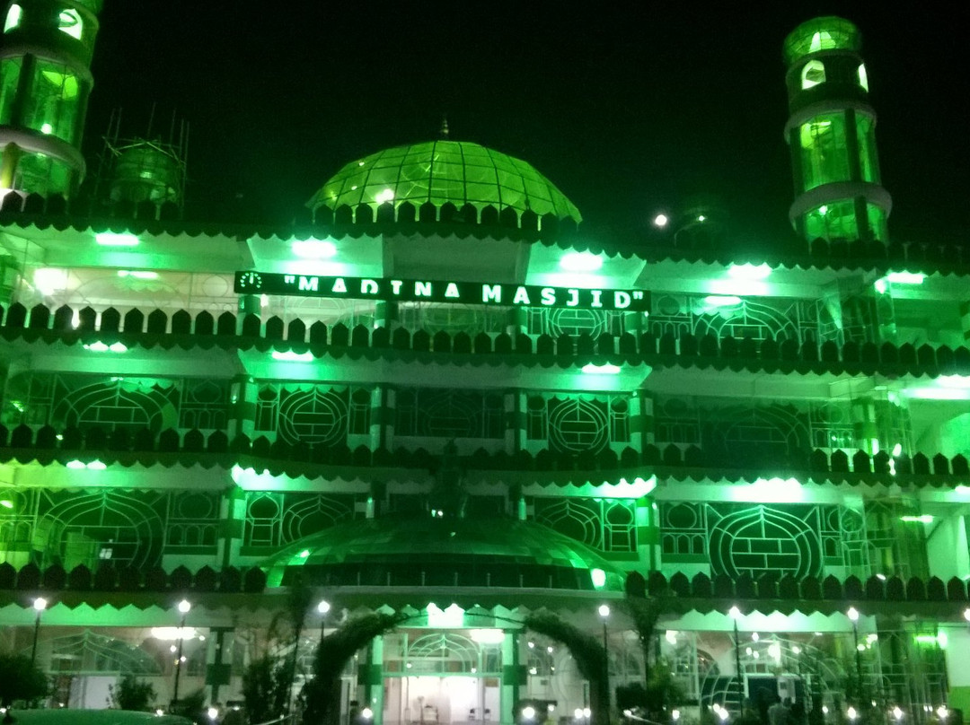 The Grand Madina Masjid-西隆必去景点