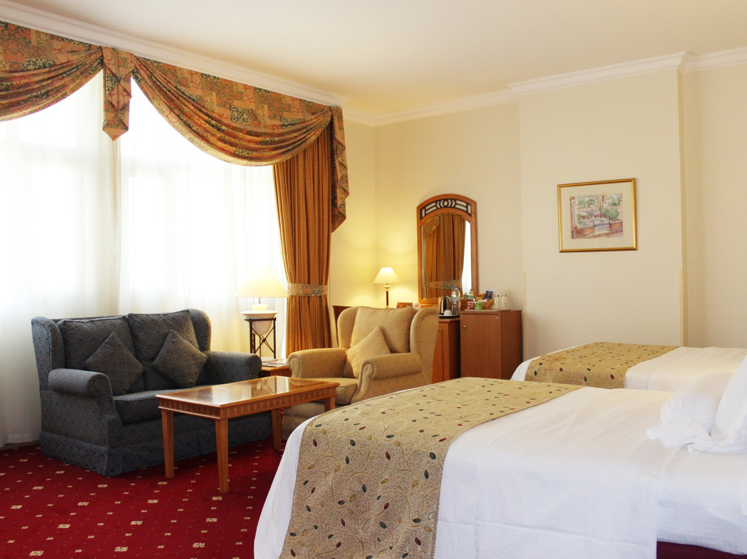 亚尔四季酒店主图