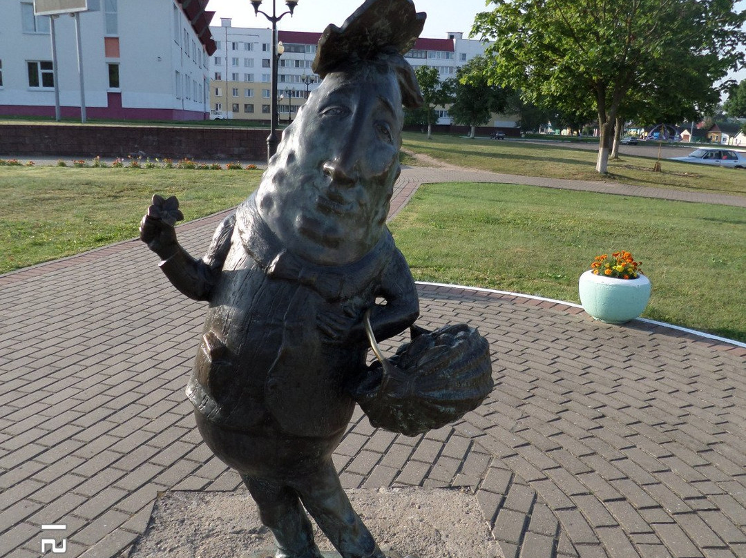 Monument to Cucumber-Shklou必去景点