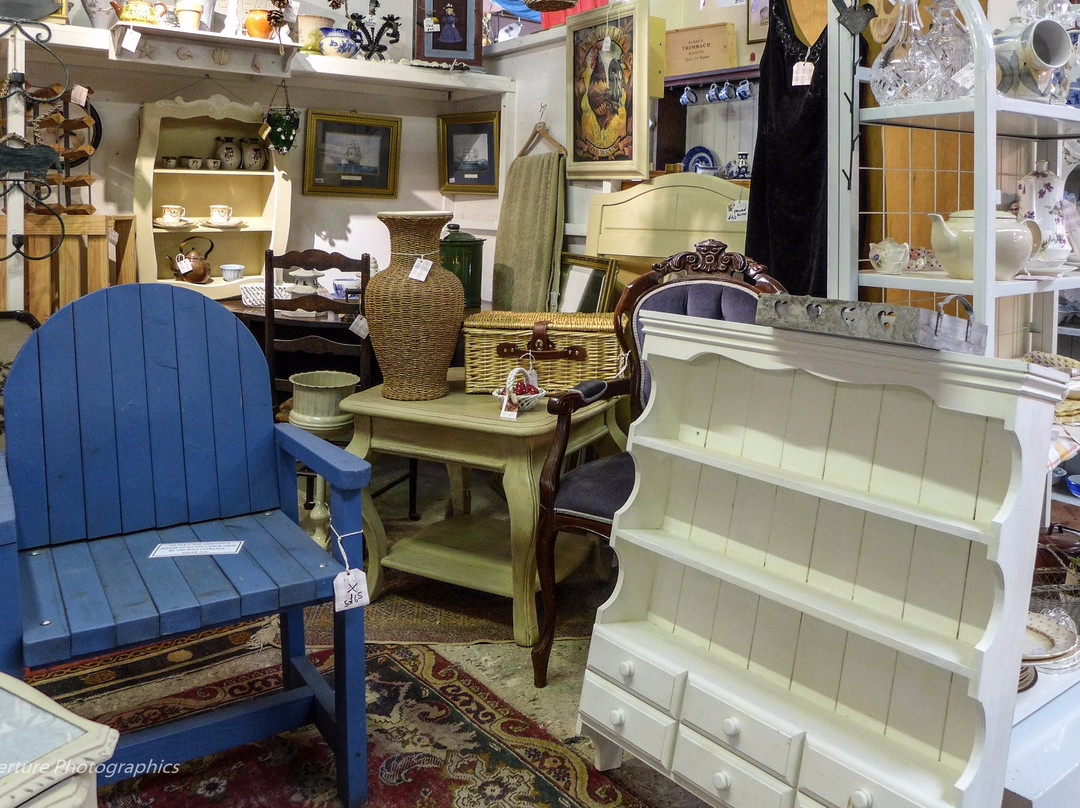 The Alleyways Antiques Centre景点图片