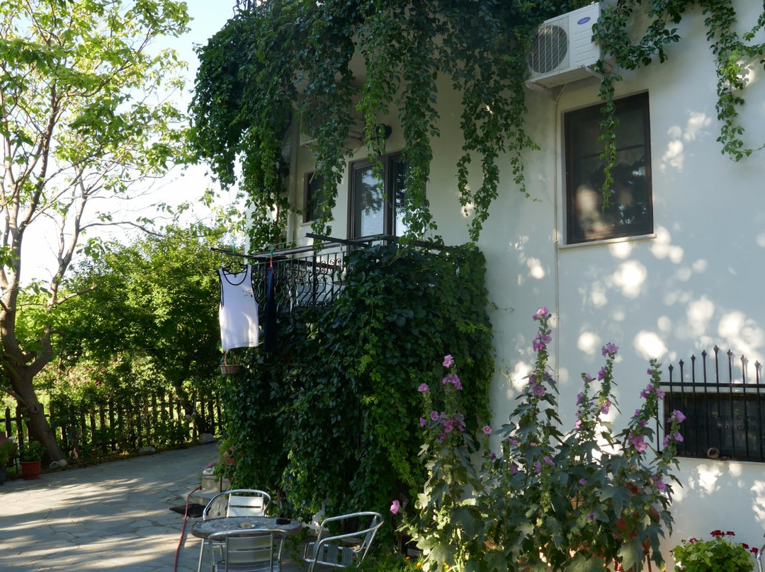 Atzanou Rooms