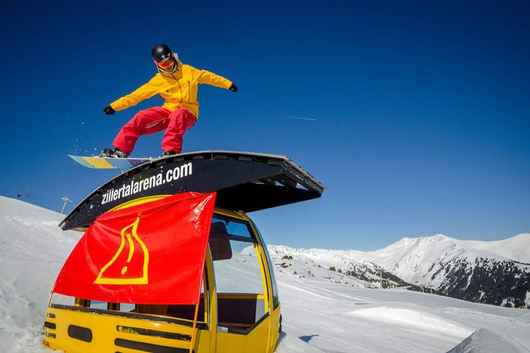 Hotzone School of Snowboarding-加洛斯必去景点